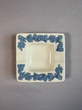 1957 Wedgwood Queens Ware Ashtray Lavender Blue Grapevine Embossed Barlaston UK